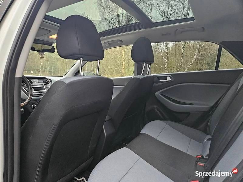 Biały Używany 2014 Hyundai i20 Hatchback | 28 500 zł - Obraz 1/4