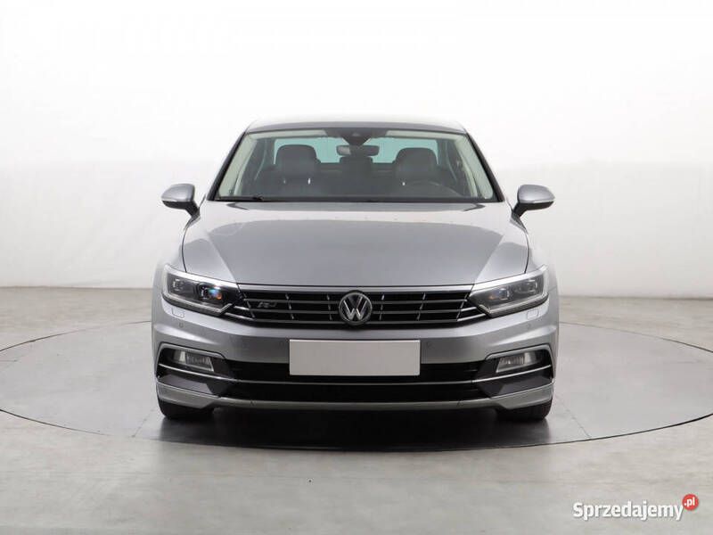 Szary Używany 2018 VW Passat Sedan/Limuzyna | 75 999 zł (Drogi) - Obraz 1/4