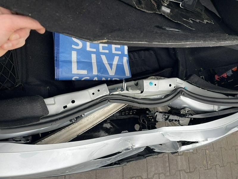 Używany Mercedes C200 AMG line 204 KM (150 kW) 2023 Srebrny (metalik) Sedan/Limuzyna