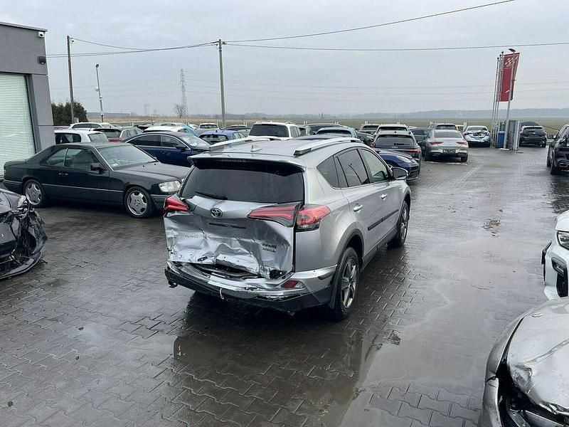 Używany Toyota RAV4 Style 2017 Srebrny SUV