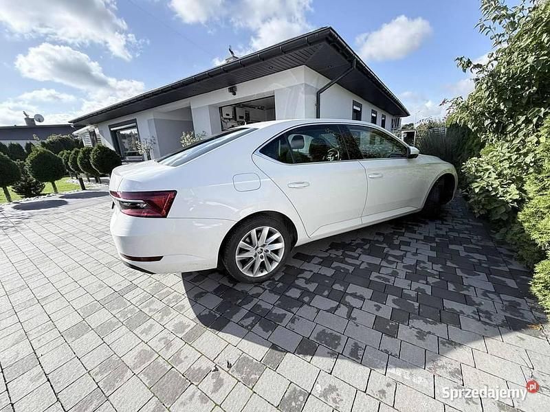 Biały Używany 2020 Skoda Superb Ambition Sedan/Limuzyna | 79 000 zł (Dość drogi) - Obraz 1/4
