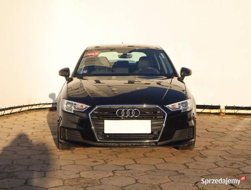Używany Audi A3 2019 Czarny Hatchback