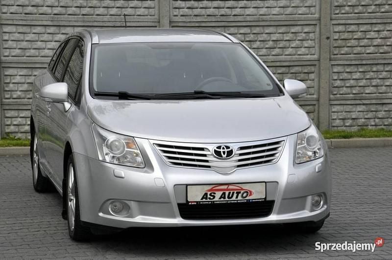 Srebrny Używany 2009 Toyota Avensis Kombi | 21 900 zł (Uczciwa cena) - Obraz 1/4