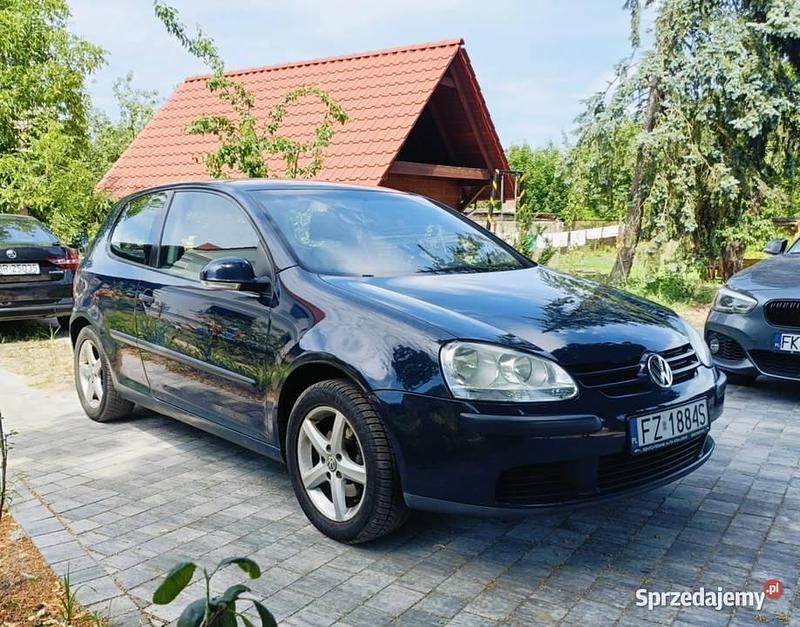 Granatowy Używany 2004 VW Golf V Hatchback | 6500 zł (Uczciwa cena) - Obraz 1/4