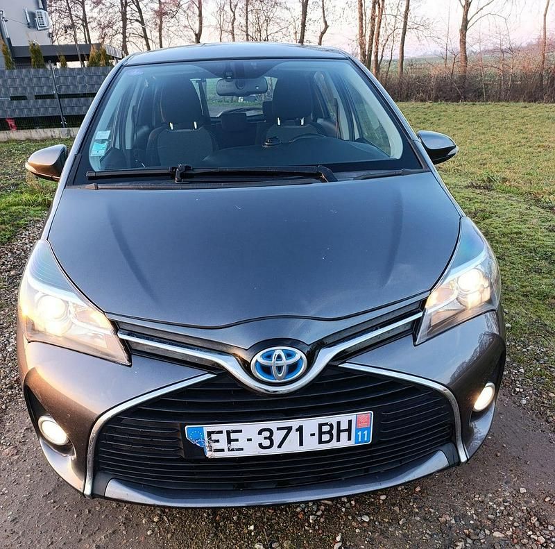 Szary Używany 2016 Toyota Yaris Hybrid Hatchback | 24 999 zł - Obraz 1/4