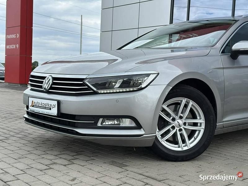 Srebrny Używany 2016 VW Passat Kombi | 50 399 zł (Uczciwa cena) - Obraz 1/3