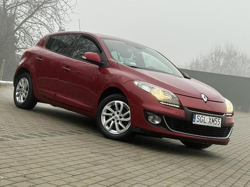 Używany Renault Mégane III 116 KM (85 kW) 2013 Bordowy (metalik) Hatchback