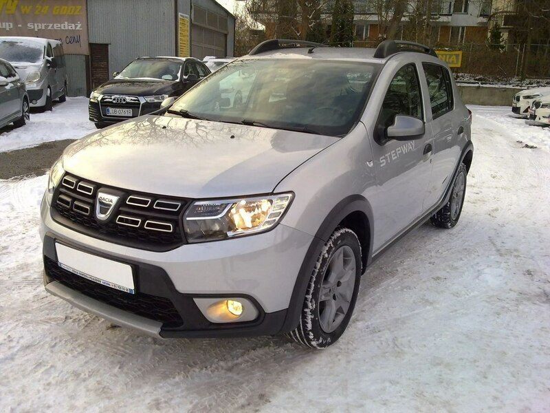 Srebrny (metalik) Używany 2017 Dacia Sandero Stepway Hatchback | 34 900 zł (Dość drogi) - Obraz 1/4