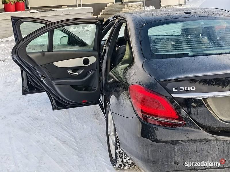 Używany Mercedes 300 2019