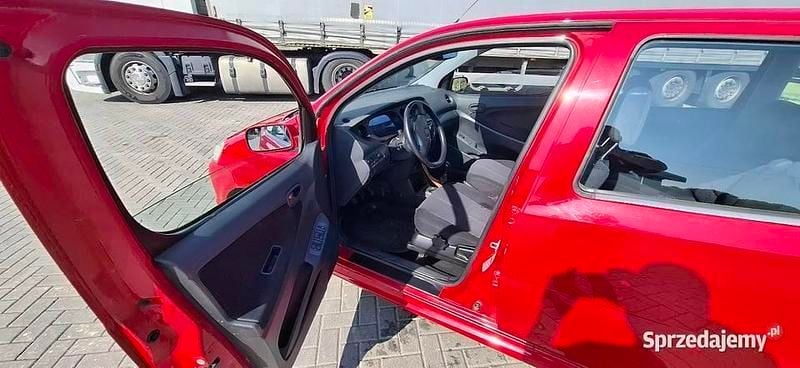 Używany Daihatsu YRV 2004 Czerwony Minivan