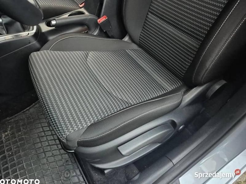 Używany Kia Ceed 2024 Srebrny Hatchback