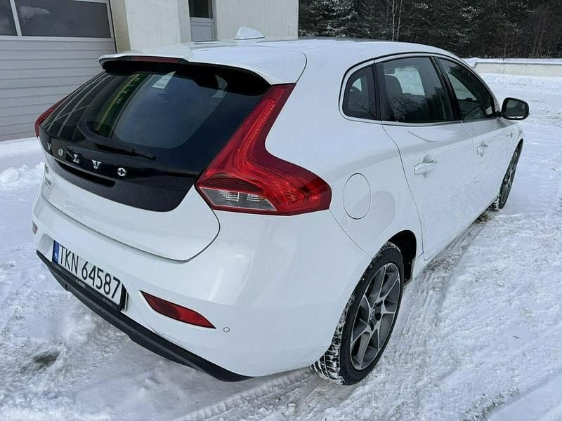 Używany Volvo V40 Ocean Race 116 KM (85 kW) 2015 Biały Hatchback