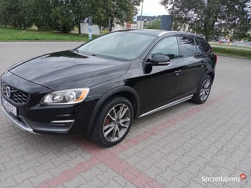 Używany Volvo V60 CC 2016 Czarny Kombi