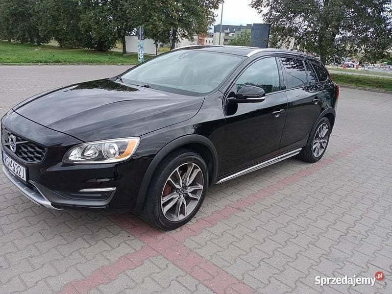 Czarny Używany 2016 Volvo V60 CC Kombi | 56 500 zł - Obraz 1/4