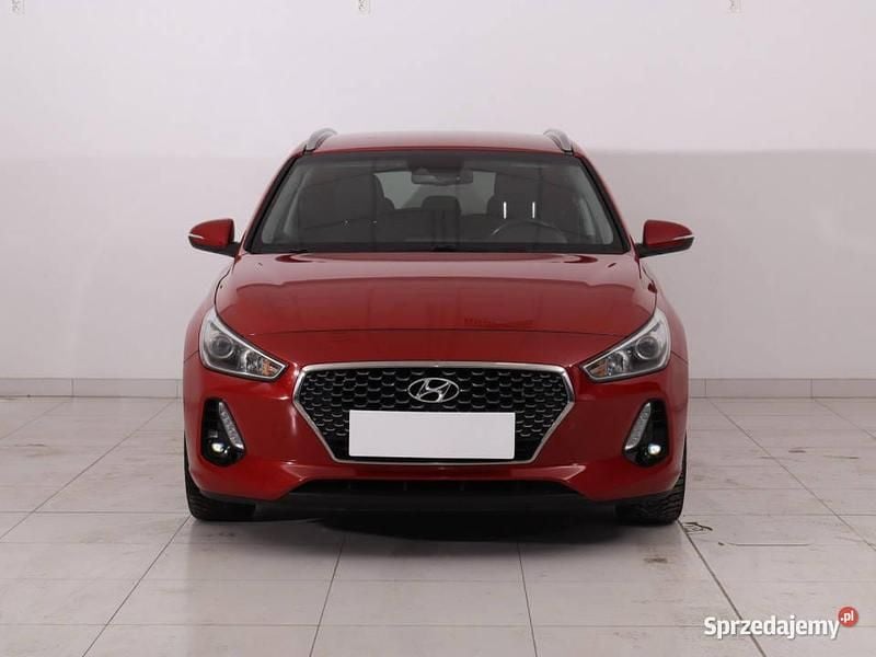 Używany Hyundai i30 120 KM (88 kW) 2017 Czerwony Kombi