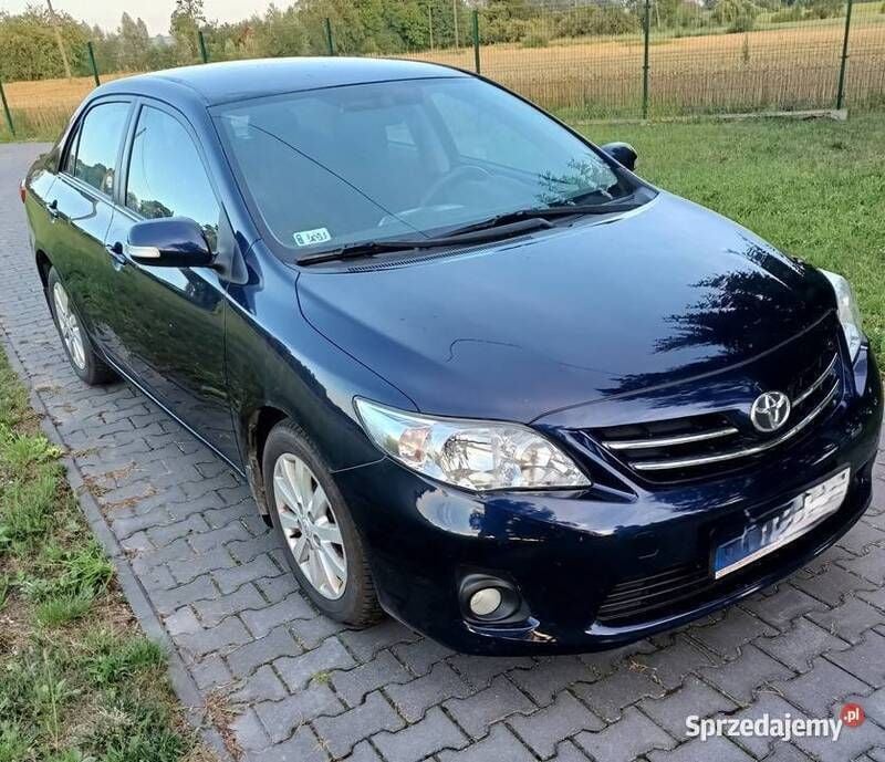 Używany Toyota Corolla Premium 132 KM (97 kW) 2011 Granatowy Sedan/Limuzyna