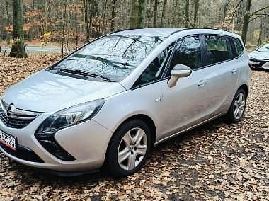 Srebrny Używany 2016 Opel Zafira Minivan | 35 000 zł (Uczciwa cena) - Obraz 1/4