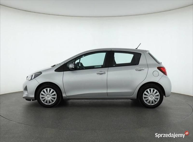 Używany Toyota Yaris 69 KM (50 kW) 2015 Srebrny Hatchback