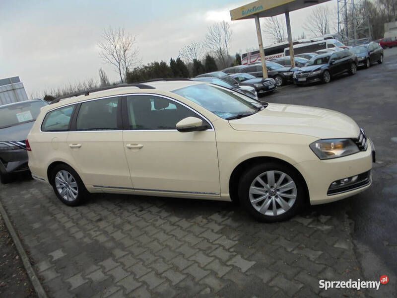 Żółty Używany 2013 VW Passat Kombi | 17 000 zł - Obraz 1/1