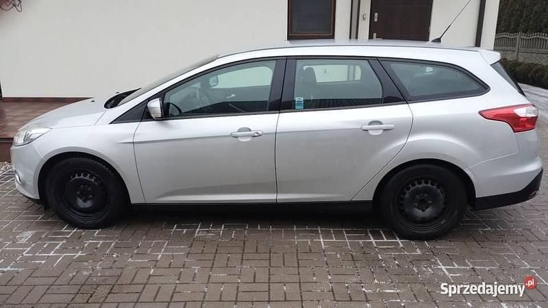 Używany Ford Focus 2014 Srebrny Kombi