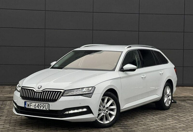Biały Używany 2020 Skoda Superb Kombi | 103 900 zł (Dość drogi) - Obraz 1/4