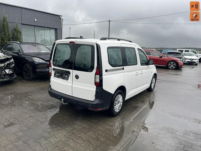 Biały (metalik) Używany 2023 VW Caddy Minivan | 59 900 zł - Obraz 1/4