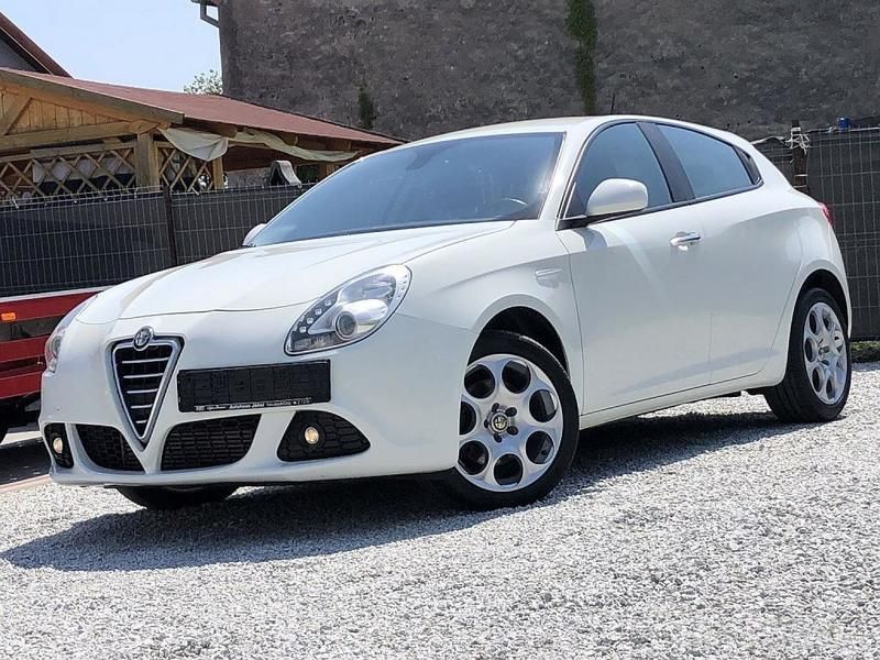 Biały Używany 2011 Alfa Romeo Giulietta Hatchback | 26 900 zł (Dość drogi) - Obraz 1/3