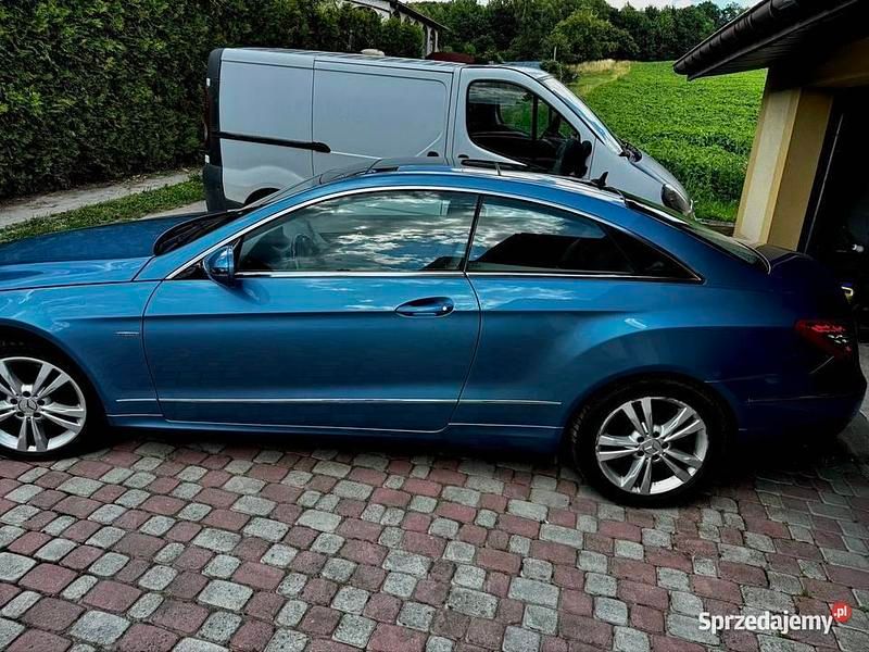 Niebieski Używany 2009 Mercedes E350 Coupe | 59 900 zł - Obraz 1/4