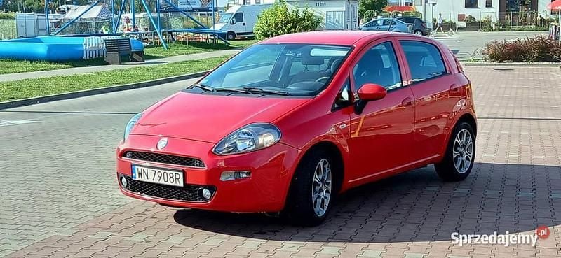 Używany Fiat Punto 2017 Czerwony Hatchback
