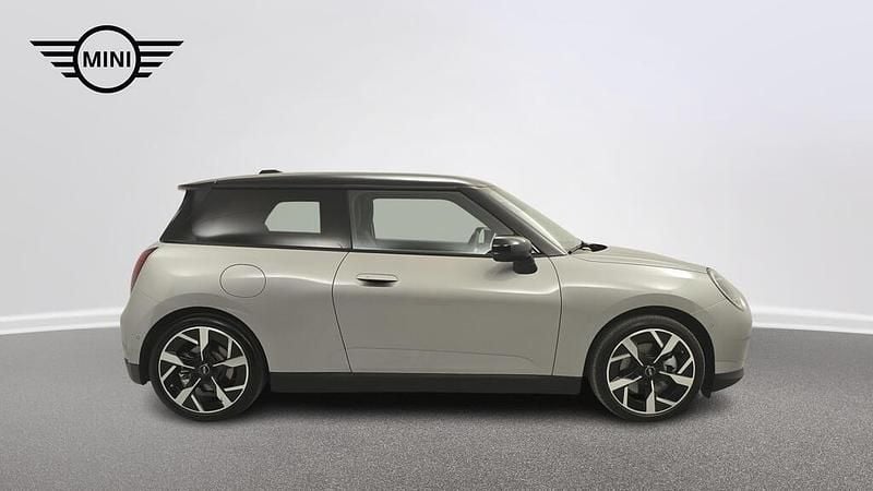 Używany Mini Cooper SE 160 kW (218 KM) 2024 Melting silver iii metalizowany Hatchback