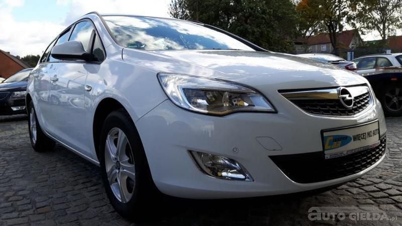 Używany Opel Astra 165 KM (121 kW) 2012 Biały