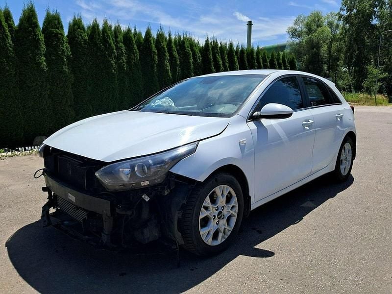 Biały Używany 2022 Kia Ceed 2 Hatchback | 27 303 zł - Obraz 1/2