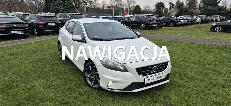 Biały Używany 2015 Volvo V40 R-Design Hatchback | 34 800 zł (Uczciwa cena) - Obraz 1/4