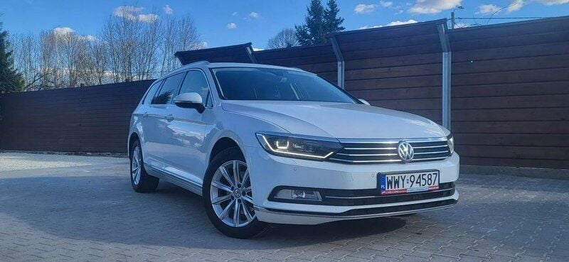 Biały Używany 2016 VW Passat Kombi | 54 900 zł (Uczciwa cena) - Obraz 1/4
