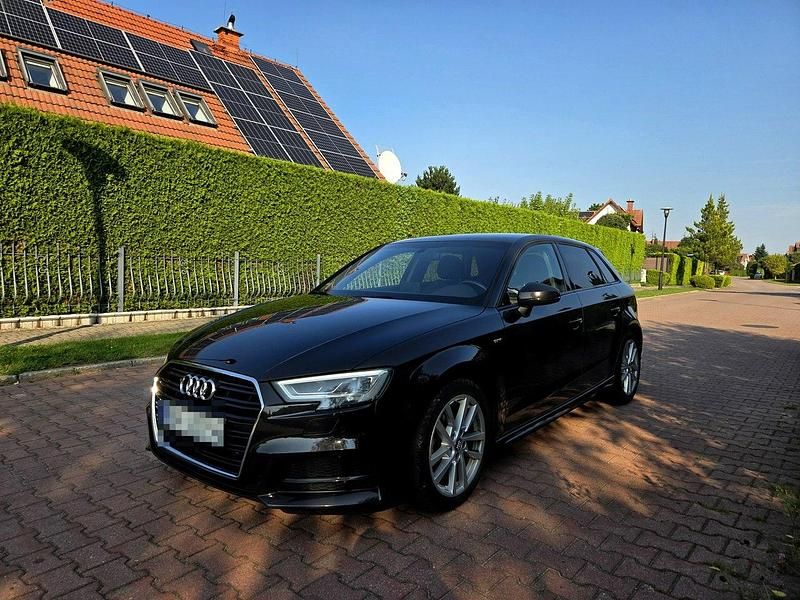 Czarny (metalik) Używany 2016 Audi A3 Hatchback | 59 900 zł (Uczciwa cena) - Obraz 1/4