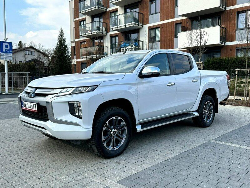 Biały (metalik) Używany 2021 Mitsubishi L200 Pickup | 169 900 zł - Obraz 1/4