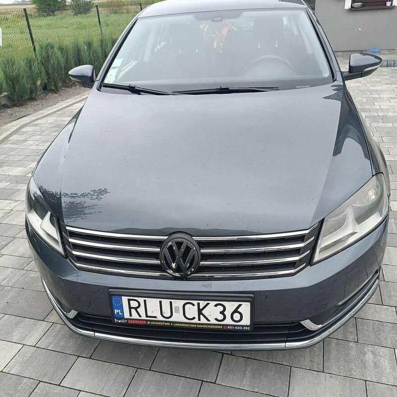 Inny kolor Używany 2013 VW Passat Sedan/Limuzyna | 24 200 zł (Uczciwa cena) - Obraz 1/4