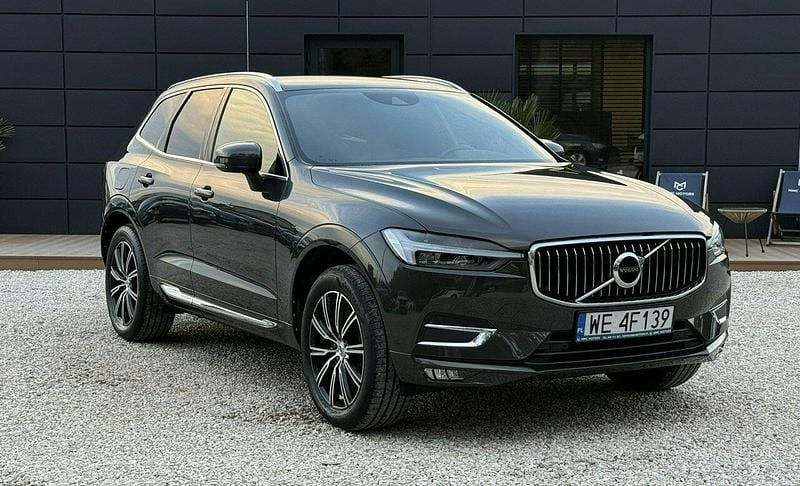 Czarny Używany 2021 Volvo XC60 Inscription SUV | 133 900 zł - Obraz 1/3