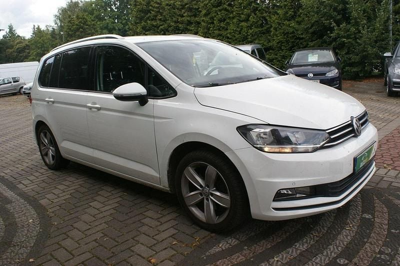 Biały Używany 2015 VW Touran Minivan | 39 700 zł (Uczciwa cena) - Obraz 1/4