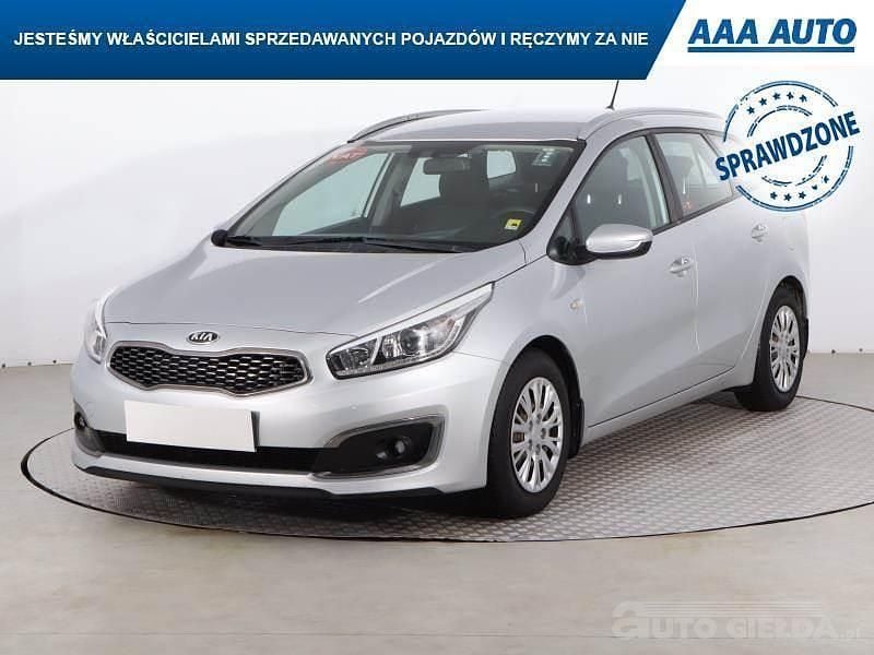 Używany Kia Ceed 90 KM (66 kW) 2017 Srebrny Hatchback