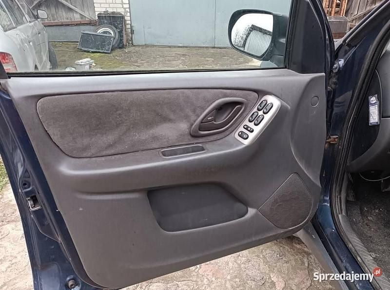 Używany Mazda Tribute 2003 Granatowy SUV