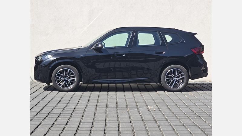 Używany BMW X1 Luxury Line 136 KM (100 kW) 2024 Czarny szafir metalizowany SUV