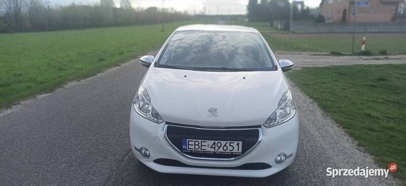 Biały Używany 2015 Peugeot 208 Hatchback | 24 900 zł (Uczciwa cena) - Obraz 1/4
