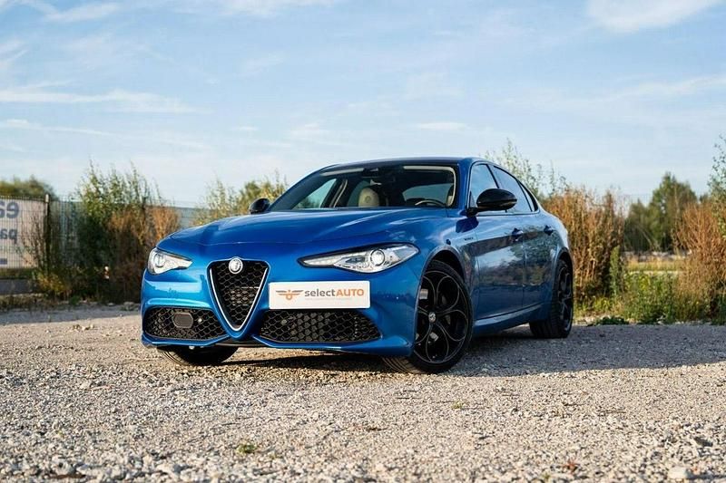 Niebieski (metalik) Używany 2019 Alfa Romeo Giulia Sedan/Limuzyna | 118 900 zł (Uczciwa cena) - Obraz 1/4