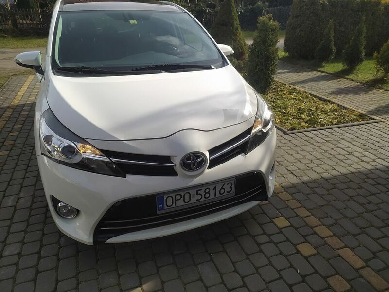 Biały Używany 2014 Toyota Verso Minivan | 42 000 zł (Drogi) - Obraz 1/4