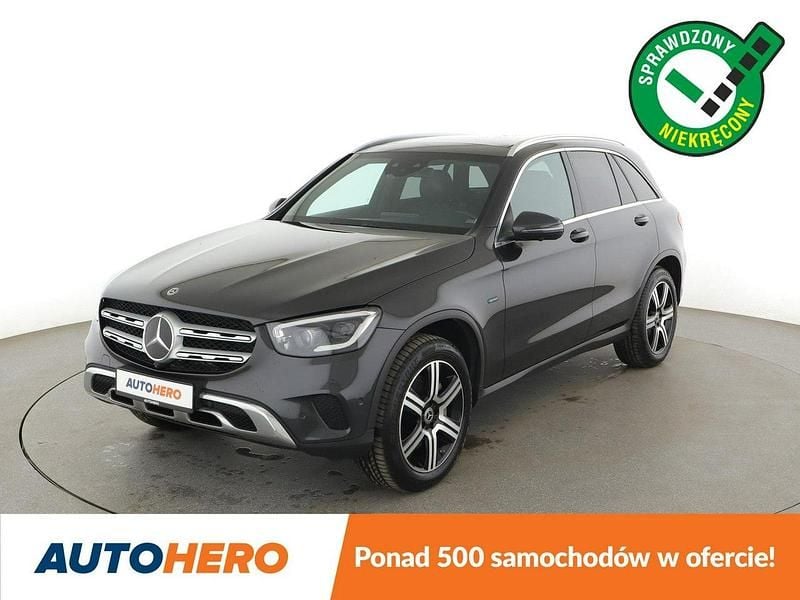 Szary Używany 2020 Mercedes GLC300e SUV | 130 200 zł - Obraz 1/3