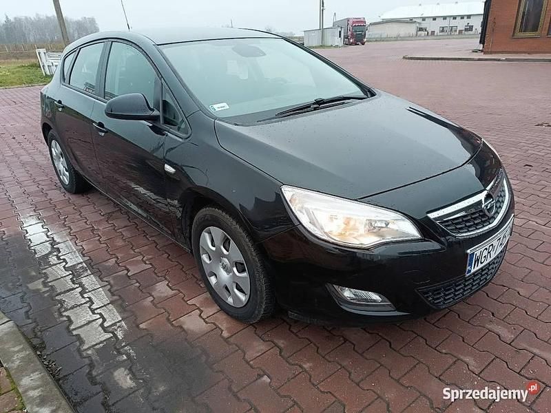 Używany Opel Astra 2011 Czarny Hatchback