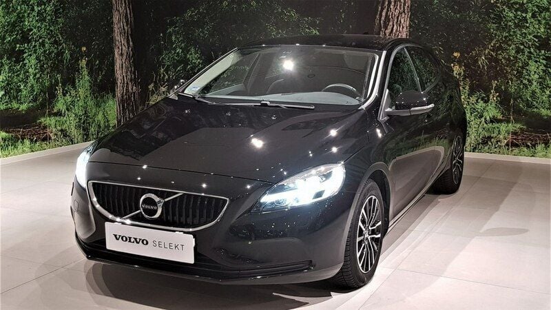 Używany Volvo V40 150 KM (110 kW) 2018 Szary Kombi