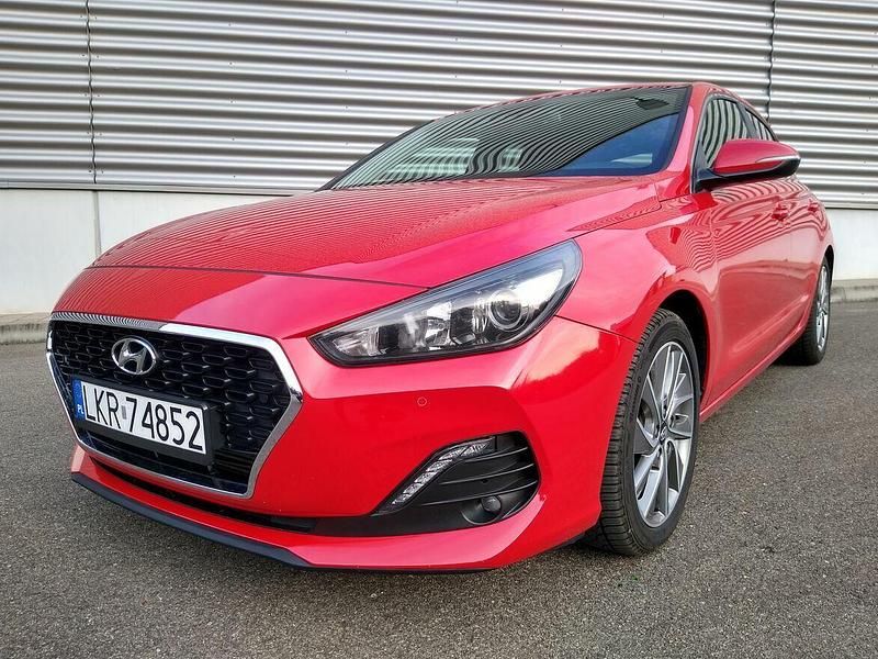 Używany Hyundai i30 2020 Czerwony Hatchback
