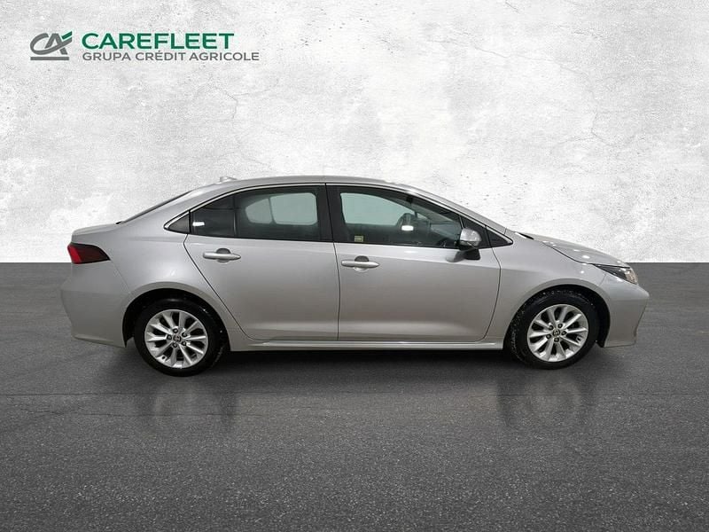 Używany Toyota Corolla Comfort 125 KM (91 kW) 2022 Srebrny Sedan/Limuzyna